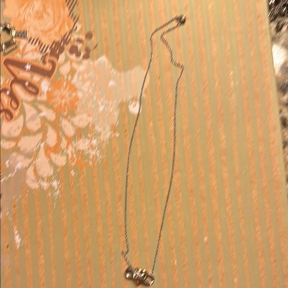 Elegant Silver Necklace - Picture 1 of 3